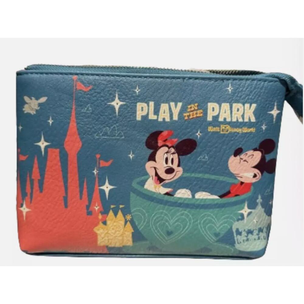 Disney Walt Disney World Play In The Park Mickey Minnie Light Up Zip Wristlet